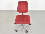 Häg credo 3300 kontorstol med rødt polster - 5
