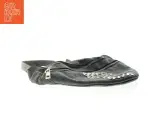 Sort skuldertaske med nitter (str. 32 x 18 cm) - 3