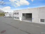 Stort og højloftet lagerlokale med tilhørende kontorlokale. - 2