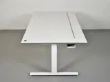 Hæve-/sænkebord med hvid plade, hvidt stel og penneskuffe, 180 cm. - 2