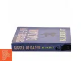 Blækhat : roman (Klassesæt) af Sissel-Jo Gazan (Bog) - 2