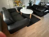 Sorte skind sofa’er med puf  - 2