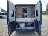 2025 - Chausson   Van som familiecamper med 5 selepladser, pop-up og masser af sovepladser på kun 5,99 cm længde. - 3