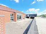 Velbeliggende kontor med egen parkering lige ved døren - 2