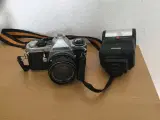 Pentax spejlreflekskamera med blitz