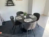 Rundt spisebord inkl. 4 stole