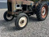 Fordson Major Motoren mangler, men mange god dele. - 3