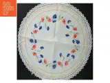 Broderet borddug med blomster (str. Ø. 48 cm) - 2