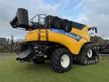 New Holland CR10.90 34" Traks 4WD - 3