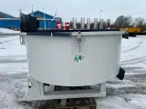 Agrofyn 1200 liter med hydraulisk træk - 3