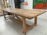Spisebord af gamle egeplanker. 290*100cm.