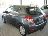 Toyota Yaris 1,3 VVT-i T2 - 4