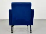 Lænestol med mørkeblå alcantara polster og ben i krom. - 3
