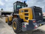 - - - XCMG 948 - 3