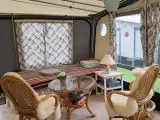 Campingvogn med fortelt og værkstedstelt - 3