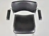 Howe 40/4 konference-/mødestol med armlæn og sort læder - 5