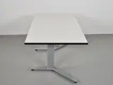 Hæve-/sænkebord med ny hvid plade på alugrå stel - 3