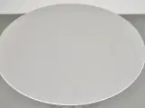 Højt cafebord med ny hvid plade og grå fod - 2