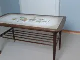 Antik sofabord med kakler 