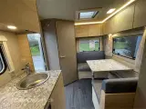 2025 - Weinsberg CaraCito 390 QD E-Power   KVALITET TIL LAVPRIS,  FULD ELEKTRISK CAMPINGVOGN helt uden gas installationer. KØREKLAR VÆGT KUN 825 KG. - 2