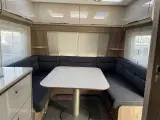2023 - Fendt Tendenza 650 SFDW   2023 Fendt med fritstående dobbeltseng og rundsidegruppe fra Hinshøj Caravan - 4