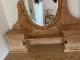 Fyrretræ toilet møbel med spejl