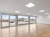Showroom med facade mod Viby Ringvej - 3