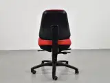 Dauphin kontorstol med rødt polster og sort stel. - 3