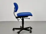 Fritz hansen kontorstol med blå polster og sort stel - 2