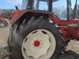 IH 1055  Traktor Comfort hus - 2