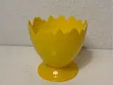 Ældre plastik æggeskal skål