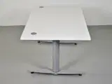 Hæve-/sænkebord med hvid plade, 150 cm. - 4