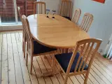 Spisebord i massiv Bøgh med 10 stole