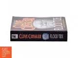 Flood tide : a novel af Clive Cussler (Bog) - 2