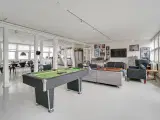 Store lyse kontorlokaler med mange anvendelses- og opdelingsmuligheder
