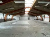 Præsentabelt højloftet lager/produktionslejemål på i alt 517 m2 - 4