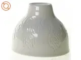 Kongelig Dansk 4478 Kgl. Hvid vase med relief 9 x 11.5 cm Gerd Bøgelund fra Royal Copenhagen (str. 12 x 9 cm) - 4