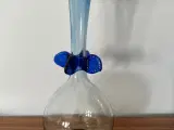 Gammel håndlavet glas vase.