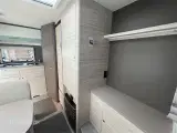 2023 - Dethleffs C'joy 420 QSH   Fin let lille rejsevogn med god plads fra Hinshøj Caravan A/S - 5