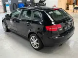 Audi A3 2,0 TDi 140 Attraction Sportback - 4