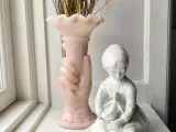 Porcelænsfigur fra GDR, pige med dukke, NB