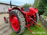 Veterantraktor Nuffield 10/60 D - 3