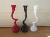 3 fine swingvaser Rød-hvid og sort pr stk