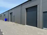 Ny og moderne lagerhal til leje med 2 porte. - 3