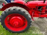 Veterantraktor Nuffield 10/60 D - 5