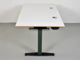 Hæve-/sænkebord fra duba b8 med hvid plade og grønt stel - 2