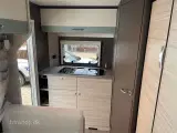 2023 - Dethleffs C'joy 420 QSH   Fin let lille rejsevogn med god plads fra Hinshøj Caravan A/S - 3