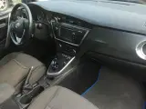 Toyota Auris Hybrid - 3