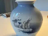 Royal copenhagen vase