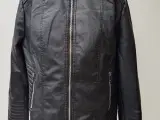 Ny læder look jakke str 6xl (44-46)